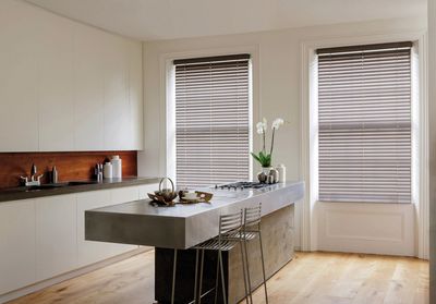 Venetian Blind Systems, SG 8960, Room shot, wood slats 50mm